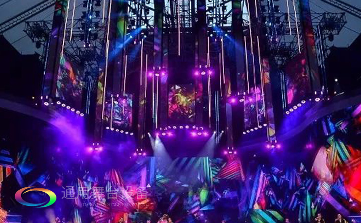 視覺屏幕為主、條狀LED屏幕、燈光設備及舞臺幕布詮釋當下舞臺設計潮流