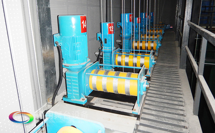 舞臺大幕舞臺阻燃幕布www.tywt.cn 、二、三道幕等分割表演區(qū)域，移換場景不間斷