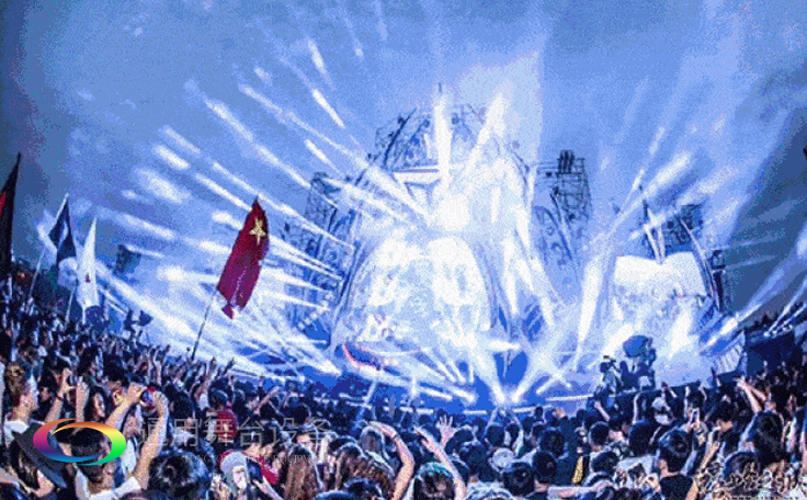 金沙灣藍(lán)騎士水上運(yùn)動(dòng)中心舞臺(tái)項(xiàng)目通用舞臺(tái)提供舞臺(tái)設(shè)計(jì)、舞臺(tái)幕布、燈光、機(jī)械以及控制系統(tǒng)等施工內(nèi)容，項(xiàng)目現(xiàn)已圓滿完工。