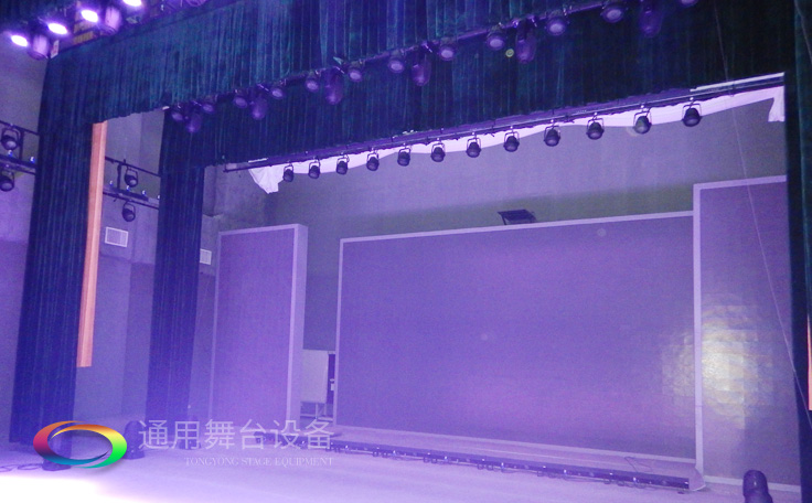 通用舞臺電動真絲喬絨舞臺阻燃幕布定制廠家,定做多種材質及規格舞臺幕布