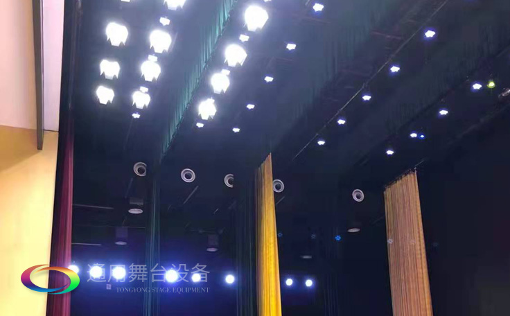 面光、耳光、側(cè)光、頂光等等舞臺(tái)燈光幾個(gè)常用光位介紹