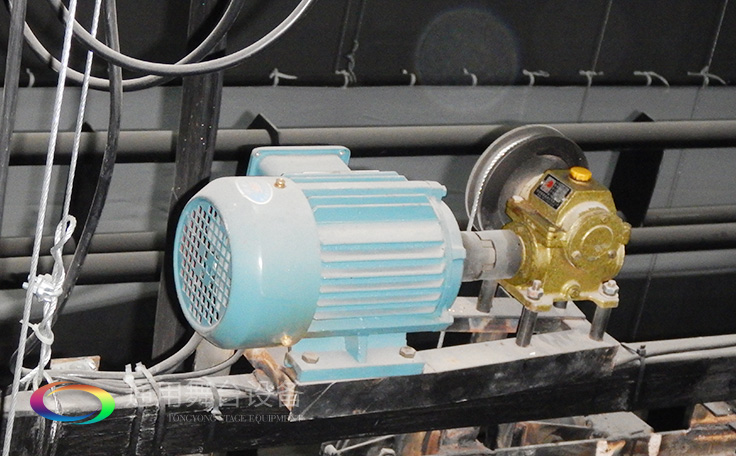 基于組態軟件技術和PLC控制技術的集散式舞臺吊桿控制系統