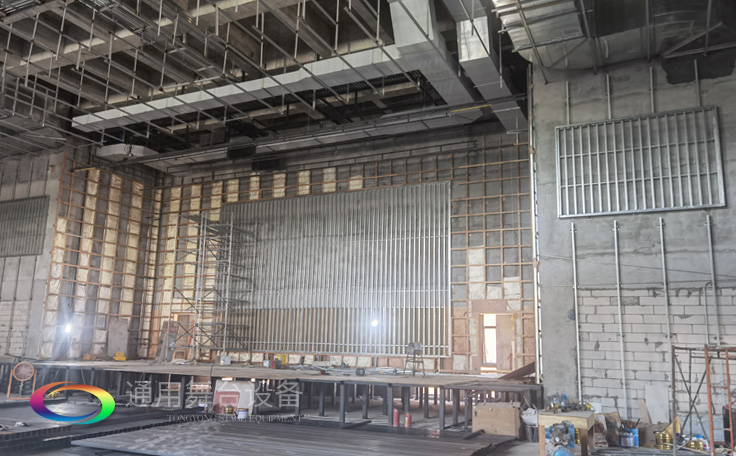 為學校教學科研、人才培養提供更好的服務!桂醫報告廳舞臺吊桿、LED等項目竣工并投入使用