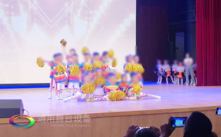 通用舞臺客戶案例展示,項目包括舞臺燈光、舞臺吊桿、大幕、舞臺音響系統等等...——某劇場實景演出效果！