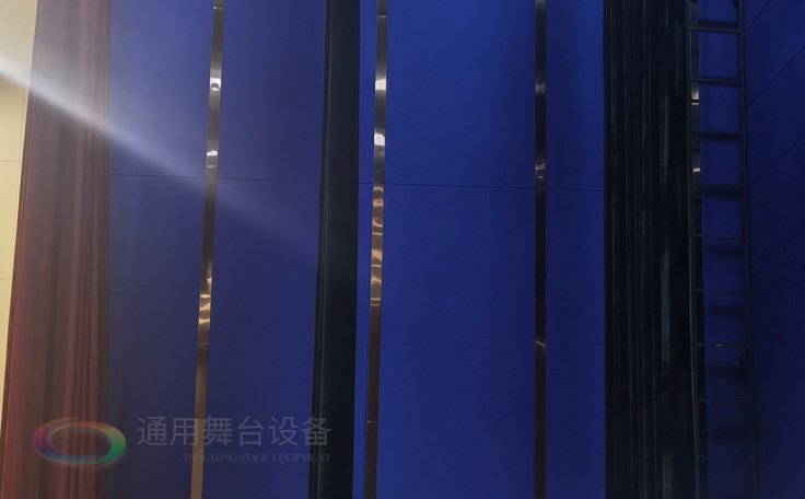 舞臺(tái)幕布的阻燃等級(jí):永久性阻燃、阻燃、耐久性阻燃、非阻燃、可加工為阻燃...