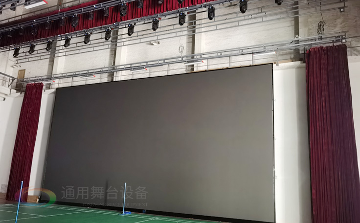 廣州黃花崗禮堂選擇通用舞臺！禮堂幕布、舞臺吊桿、舞臺燈光項目圓滿竣工！