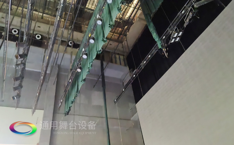 廣西梧州某劇場順利通過項目驗收 項目設(shè)計舞臺機械、舞臺吊桿系統(tǒng)、專業(yè)燈光系統(tǒng)等