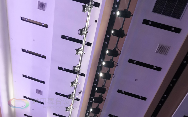 泰州通用舞臺設備承接南京某國企禮堂舞臺系統分項工程，項目通過質量驗收