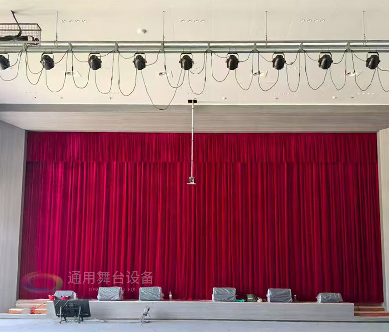 泰州通用舞臺設(shè)備有限公司舞臺電動軌道、舞臺吊桿、金絲絨防火阻燃幕布定制