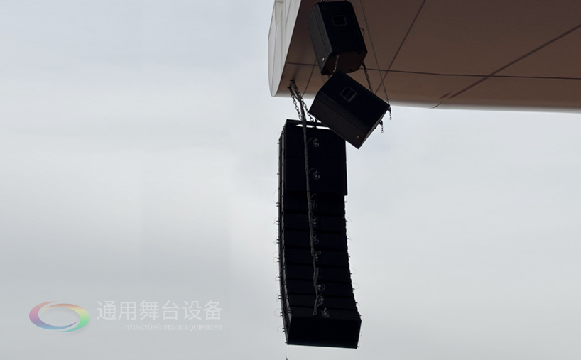 通用舞臺機械完成某高校體育場線陣列音箱、舞臺吊桿等設備架設 提升大型活動視聽體驗
